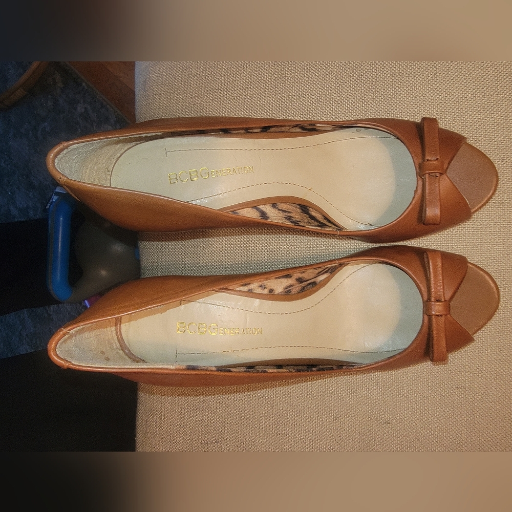 BCBG Tan Wedge Size 7